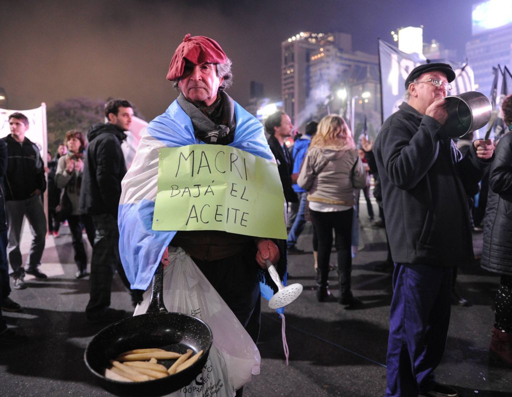 04-08-2016_buenos_aires_miles_de_personas-1